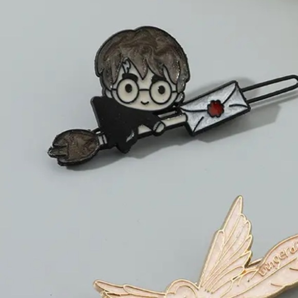 $2 ADORABLE HAIR CLIP. NEW. $2 WITH ANY $10 ORDER OR MORE . - Picture 8 of 16